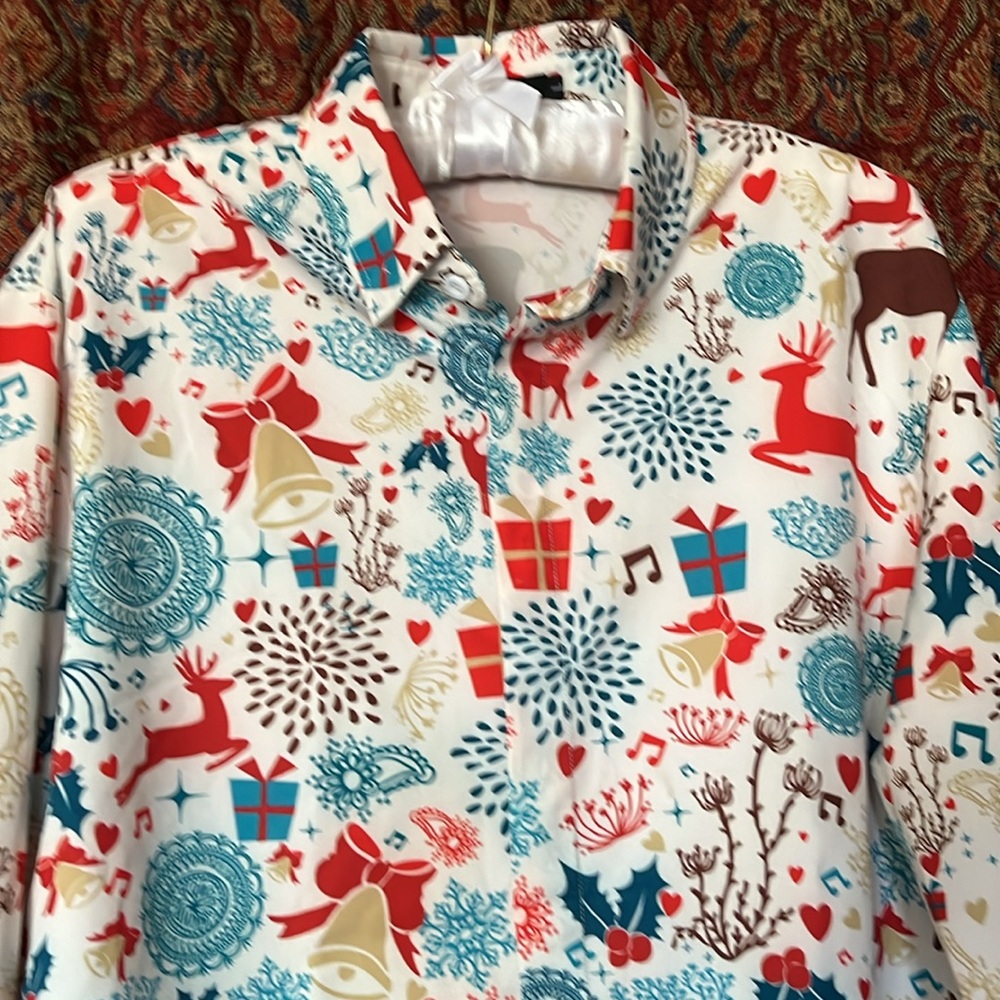 WM or Unisex Holiday Shirt Size L NWOT
Deer, musical notes, Packages, Bells,